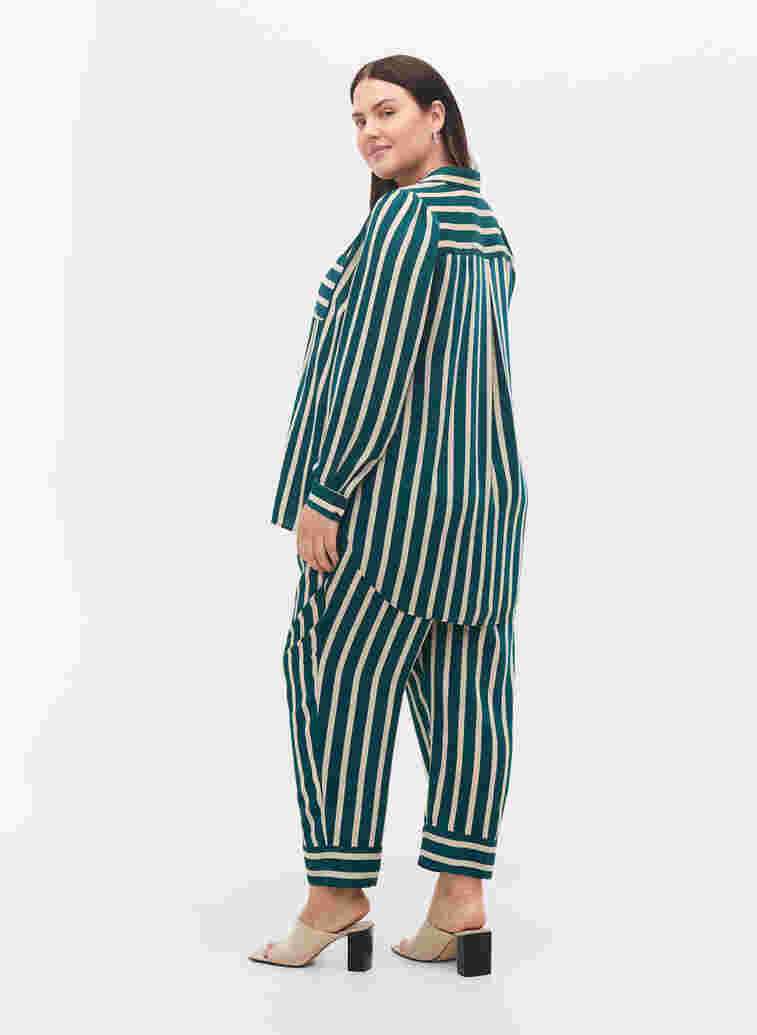 Loose-fitting striped trousers, Green Stripe, Model