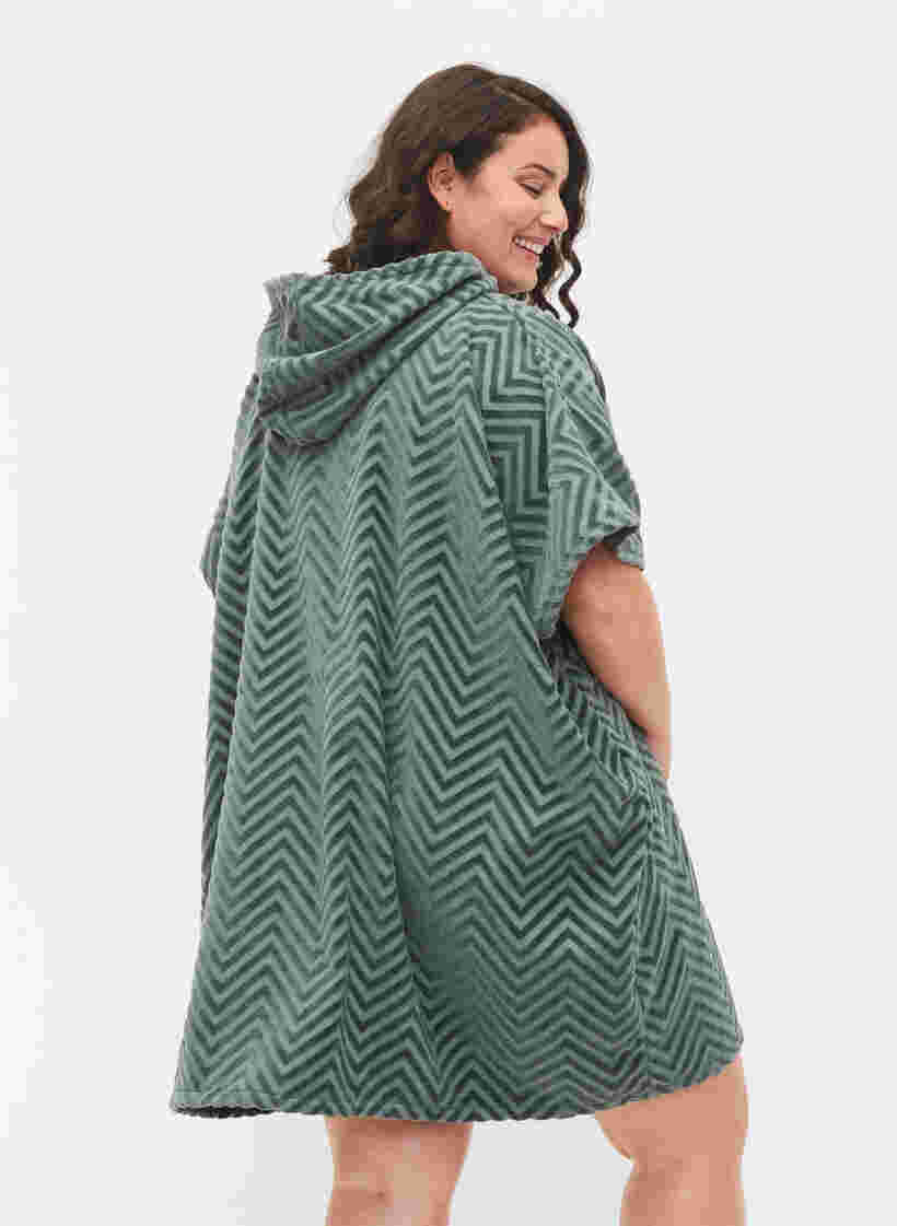 Beach poncho in cotton, Balsam Green, Model image number 1