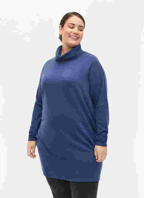 Tunic with long sleeves and high neck