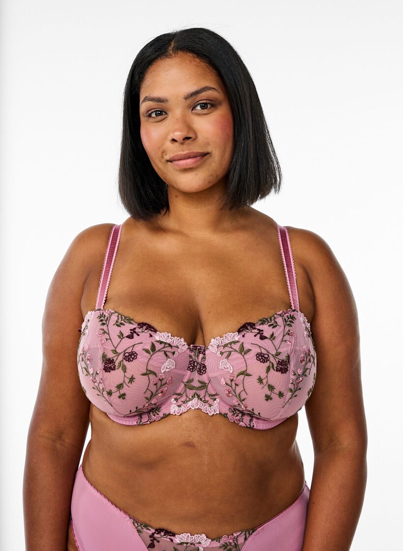 Balconette bra with embroidered flowers, Rose, Model image number 0