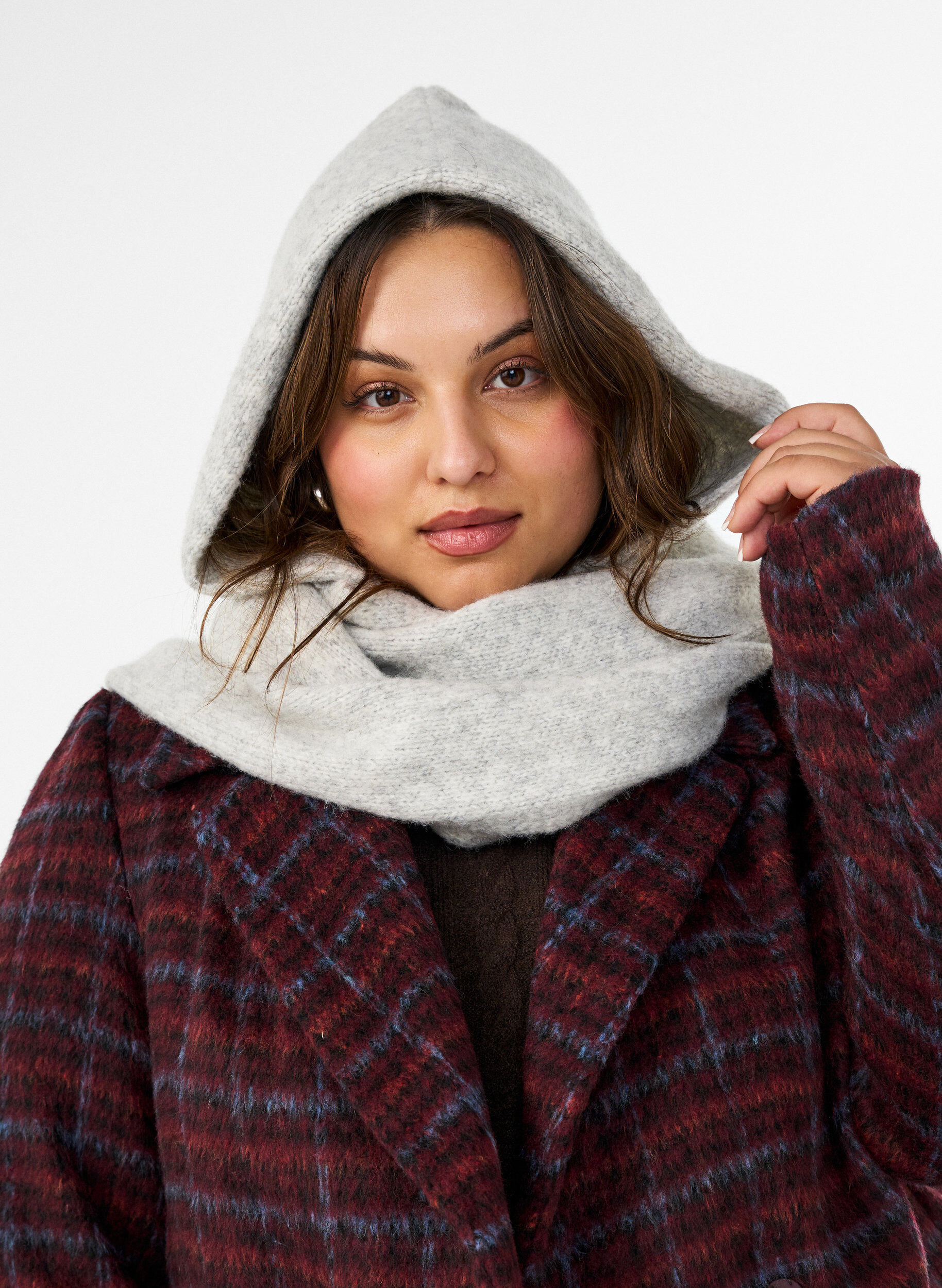 Knitted hooded scarf, Grey, Model