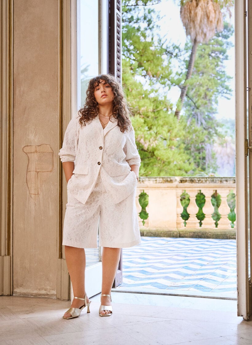 High-waisted lace Bermuda shorts, Vanilla, Image image number 0