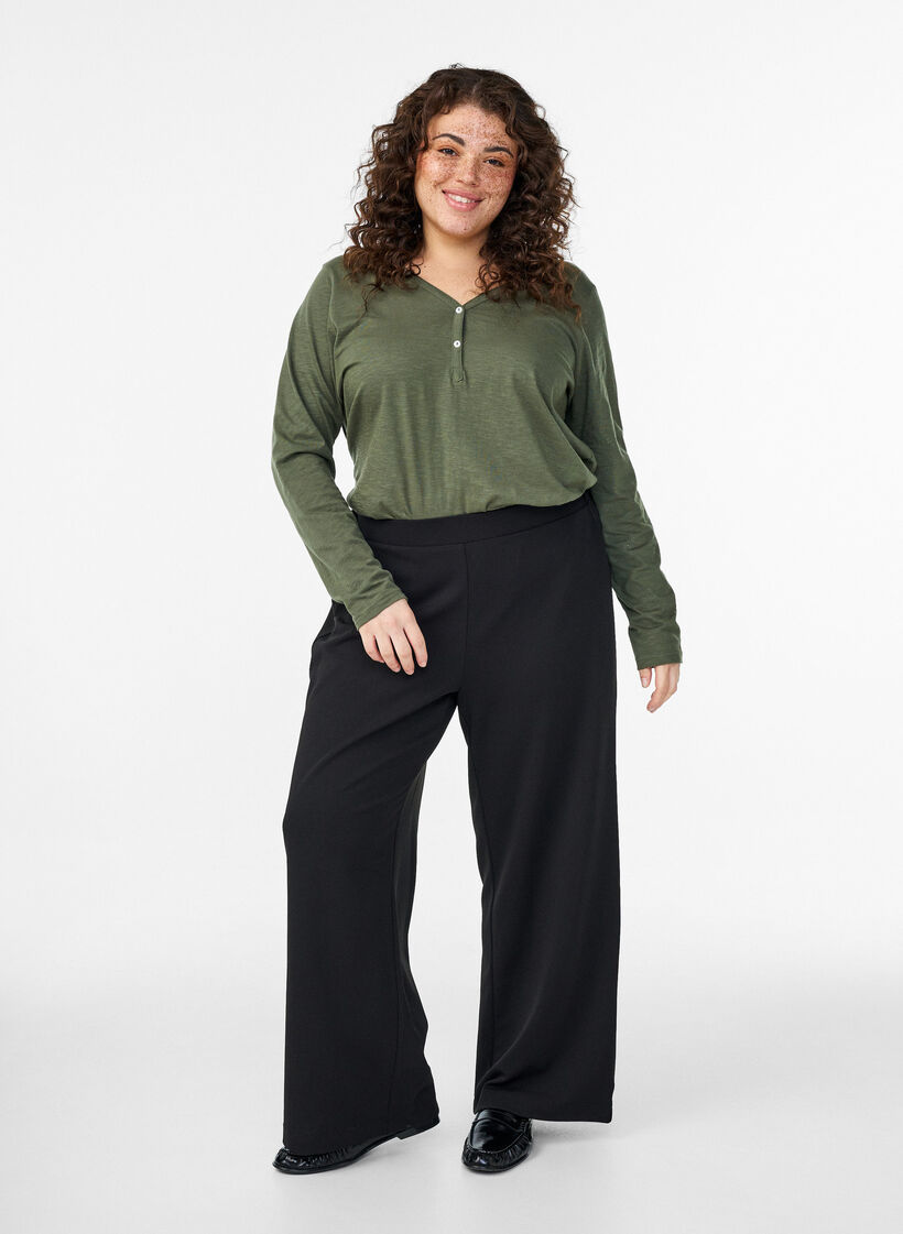 Long-sleeved t-shirt with V-neck and buttons, Green, Model image number 1
