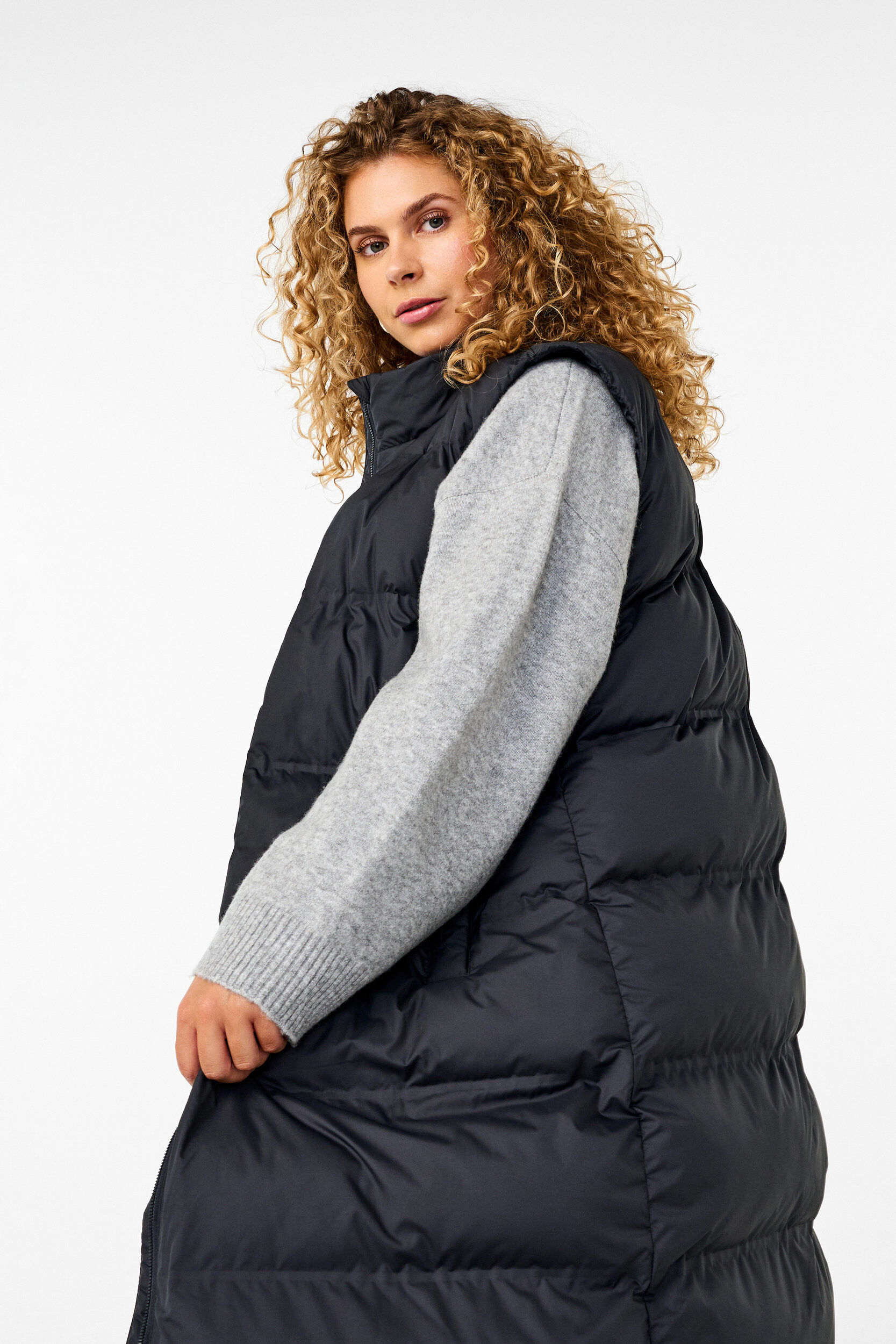 Pinsonic Big Vest ブラック レディース完売人気 Long vest with pockets and two-way zipper - Black - Sz. 40-64