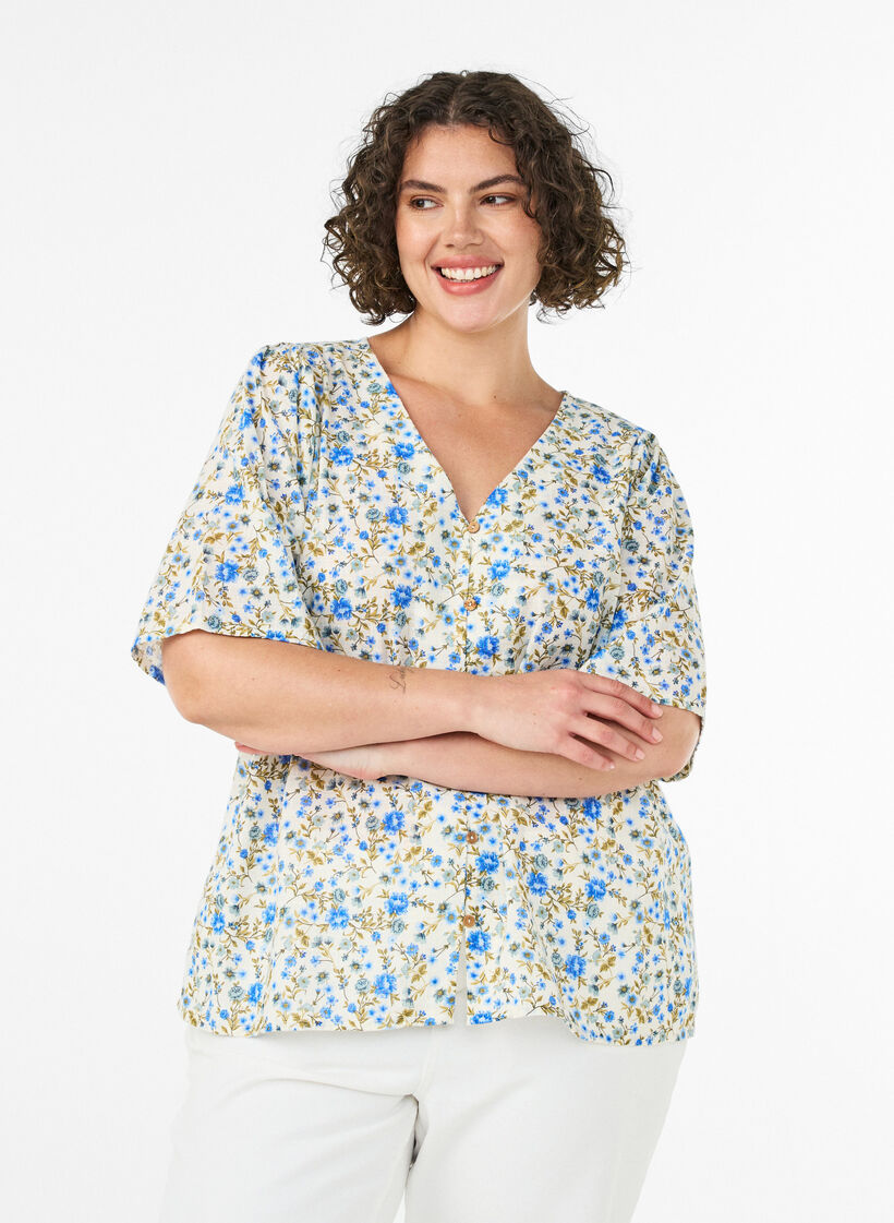 Short-sleeved cotton shirt with a V-neck, Blue, Model