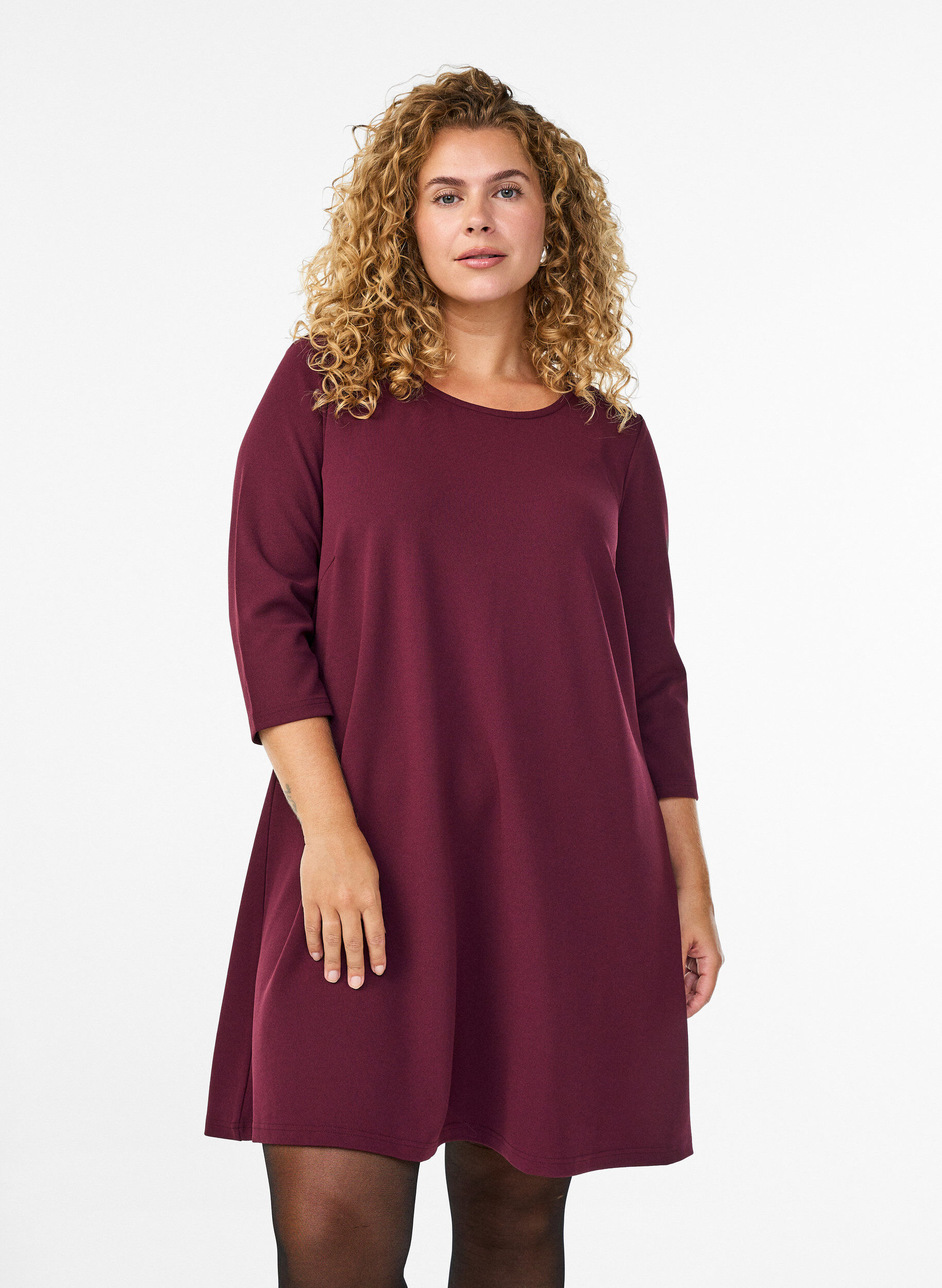 Short A-line dress with 3/4 sleeves, Red, Model