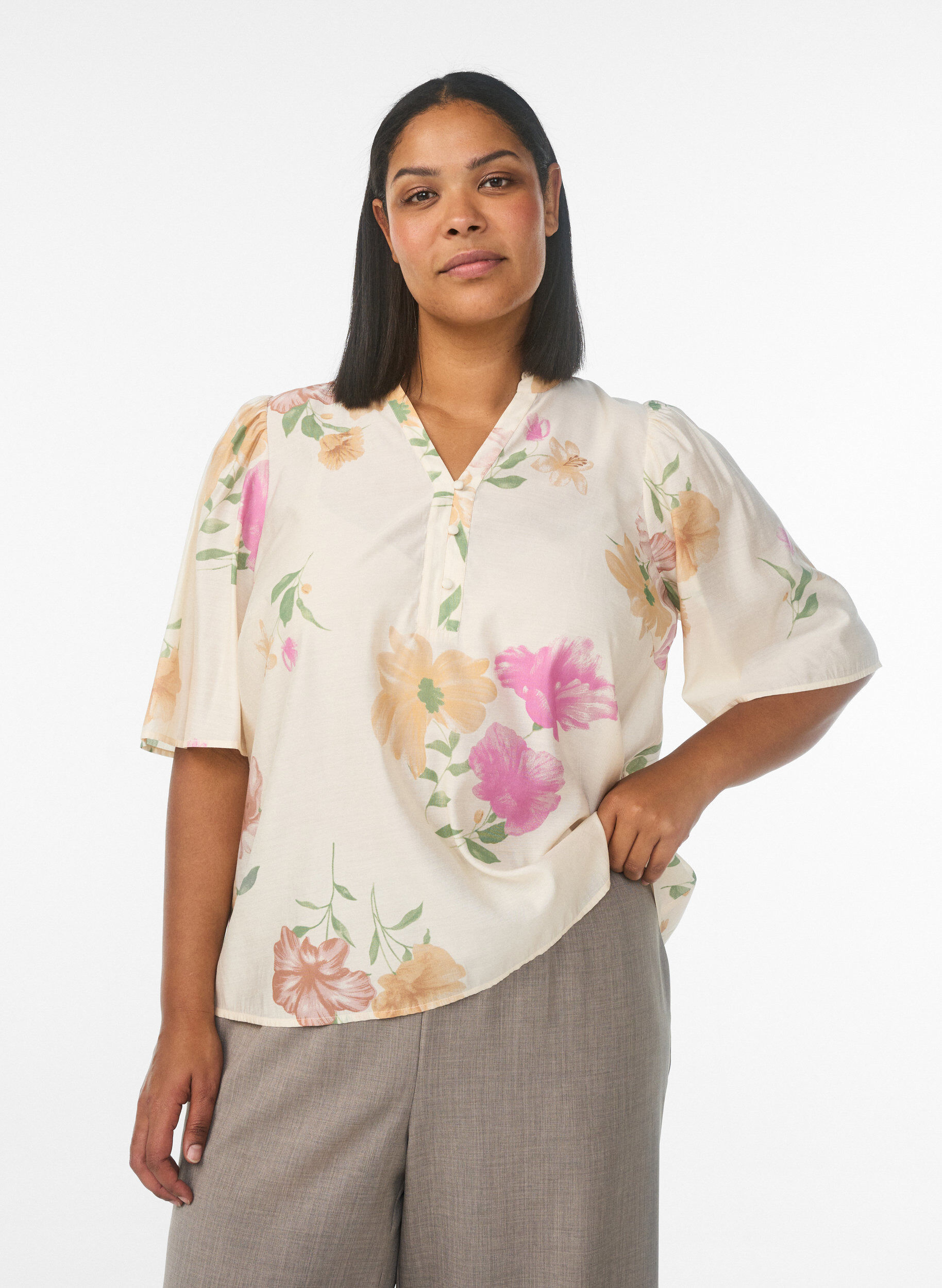 Zizzifashion Floral blouse with a ruffle collar and 1/2 sleeves, Beige, Model image number 0