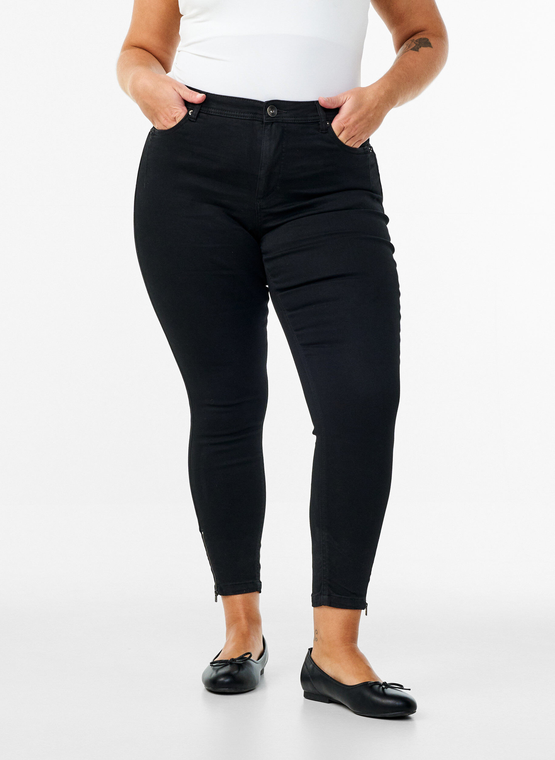 ZizzifashionCropped Amy jeans with a zip, Black, Model image number 2
