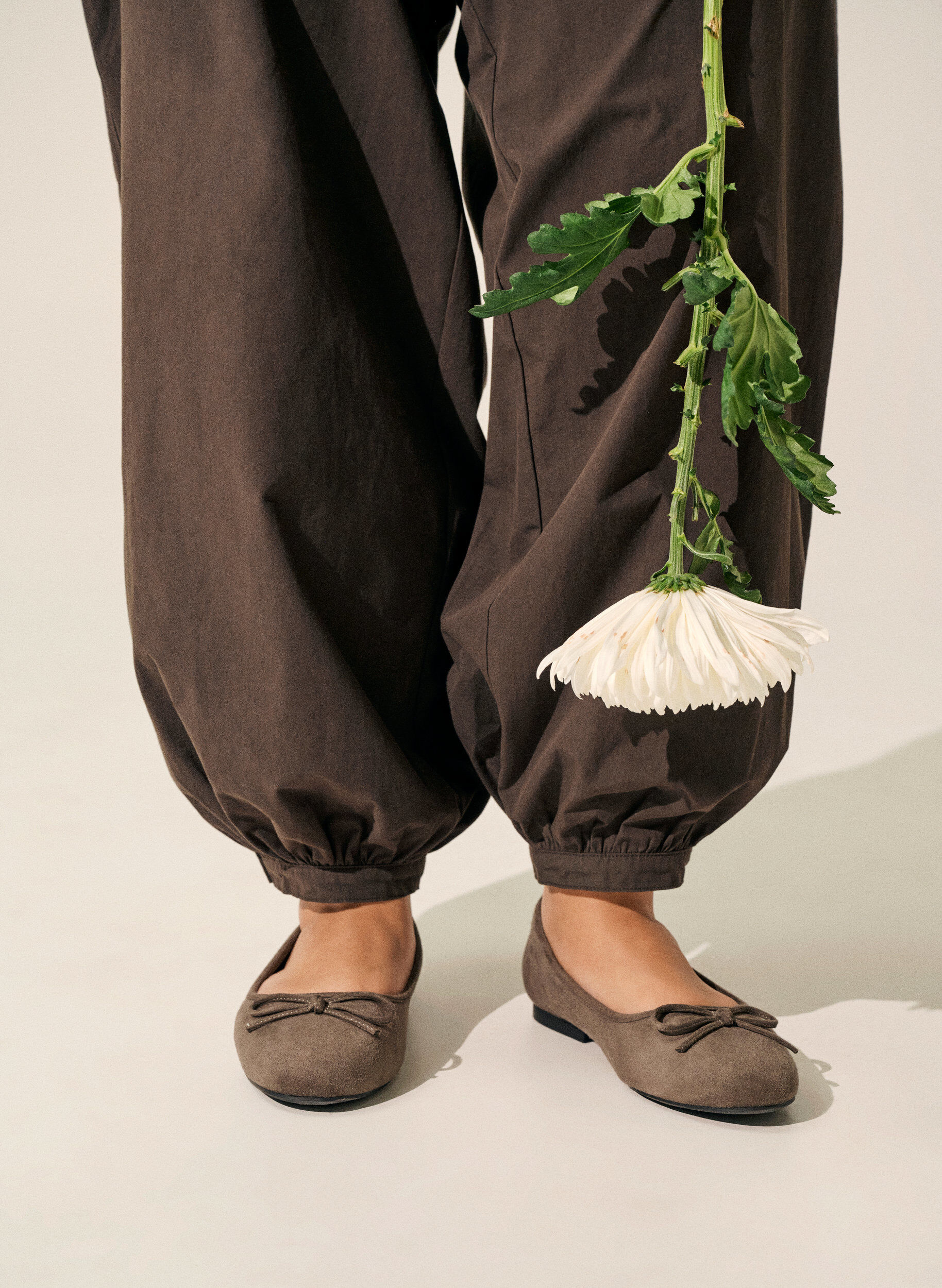 Zizzifashion Ballerina in faux suede with bow, Brown, Image image number 0