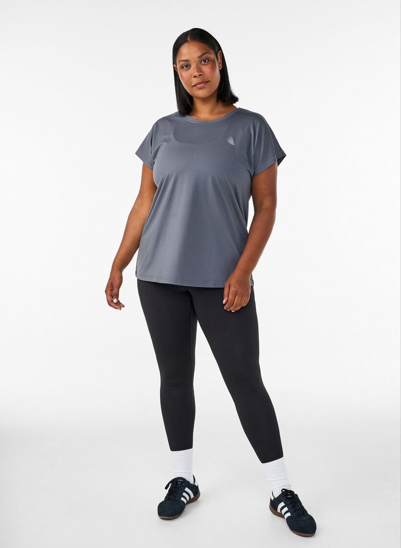 Solid-coloured training T-shirt, Grey, Model image number 1