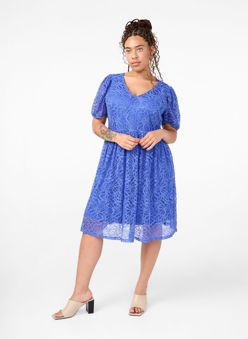 Short-sleeved lace dress with v-neck, Dazzling Blue, Model image number 2