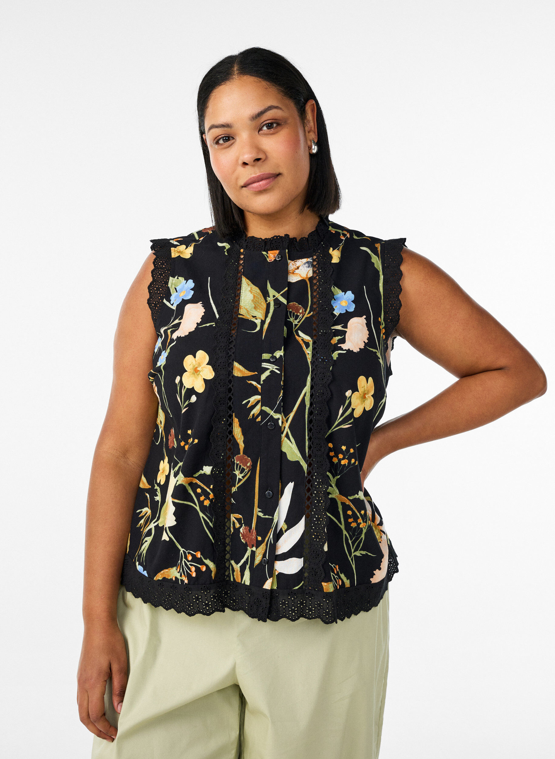 Zizzifashion Sleeveless cotton blouse with floral print and broderie anglaise, Black, Model image number 0