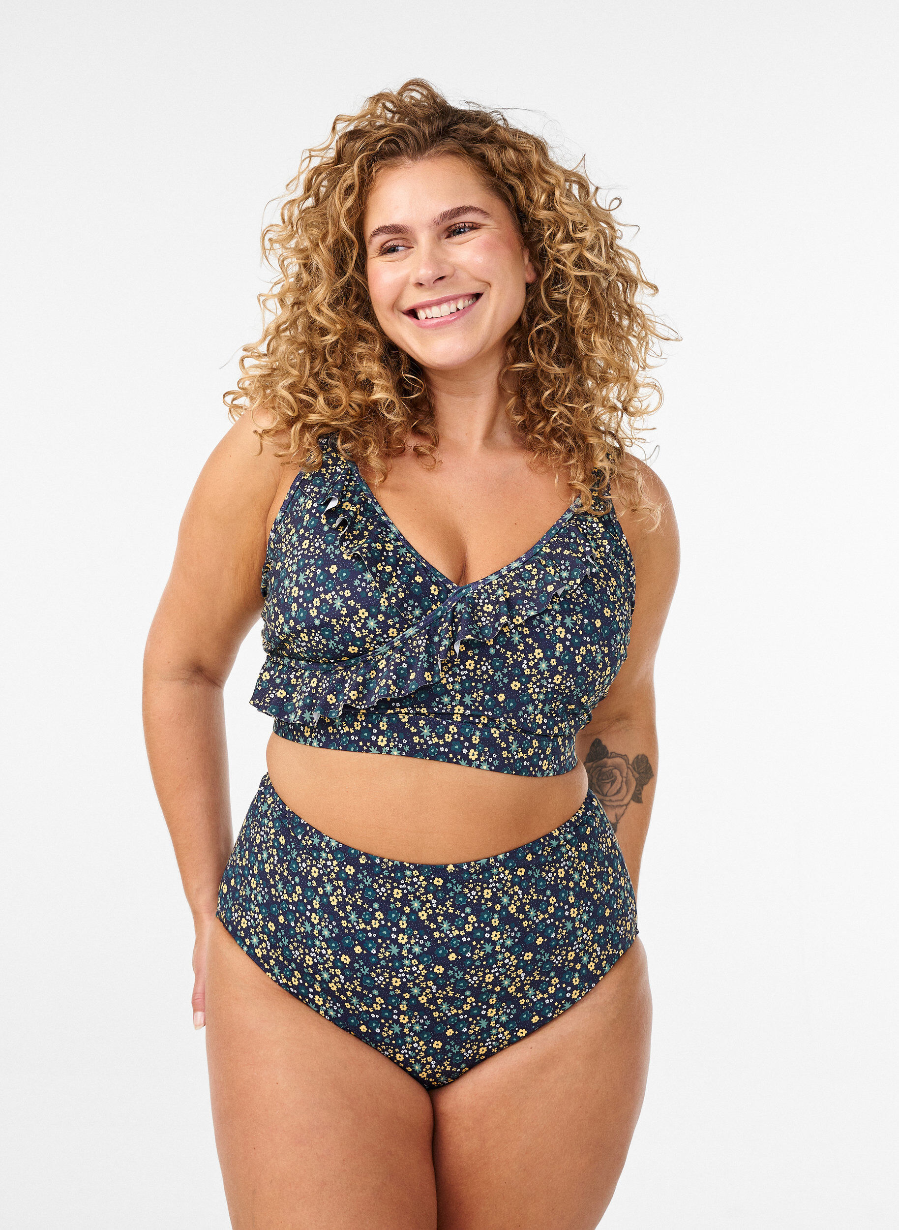 Bikini briefs with print and high waist, Green, Model