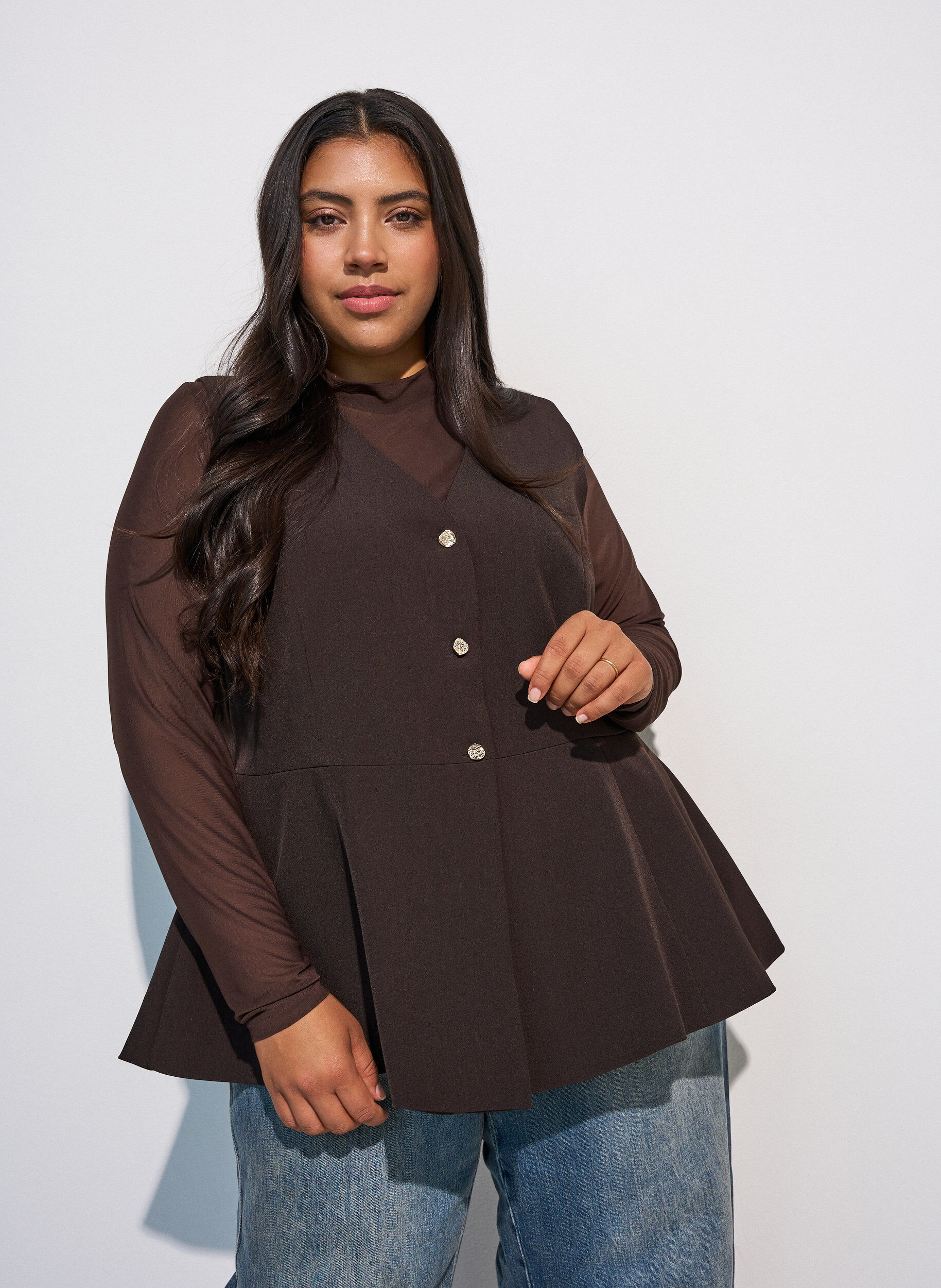 Fitted mesh blouse with long sleeves, Brown, Model