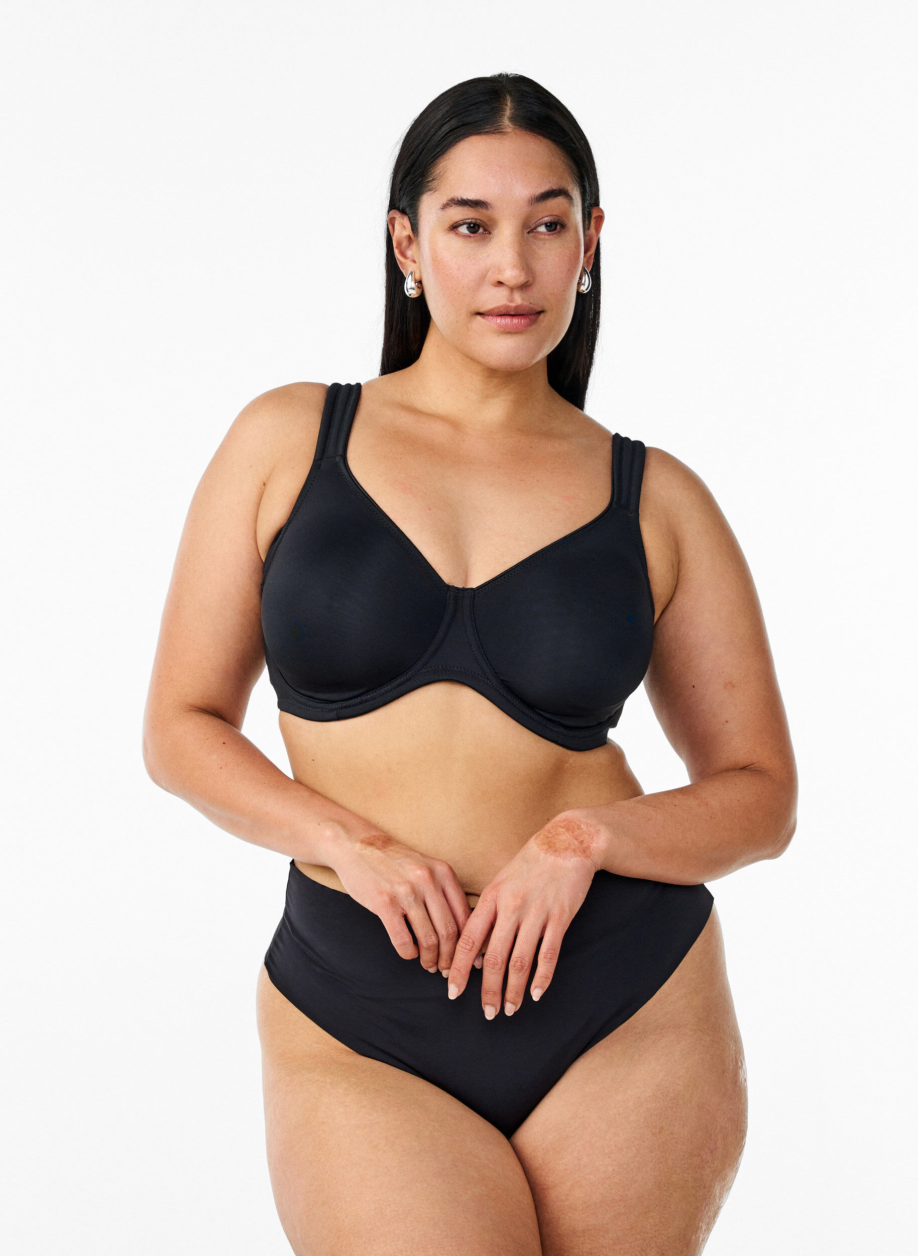 ZizzifashionComfort bra with underwire and moulded cups, Black, Model image number 1