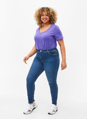 High-waisted Amy jeans with push-up effect, Blue denim, Model image number 0