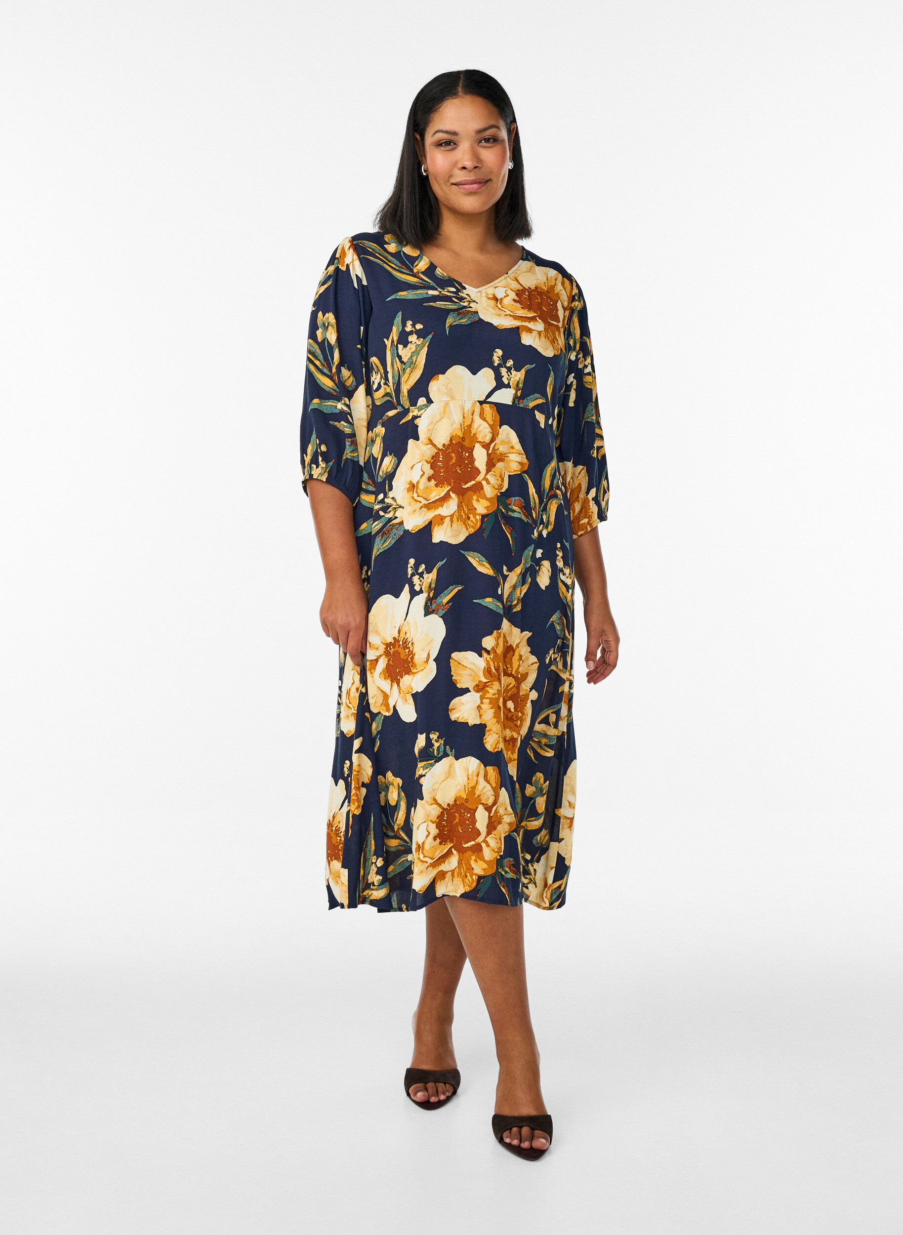 Zizzifashion Midi dress with floral print and 3/4 sleeves, Blue, Model image number 1