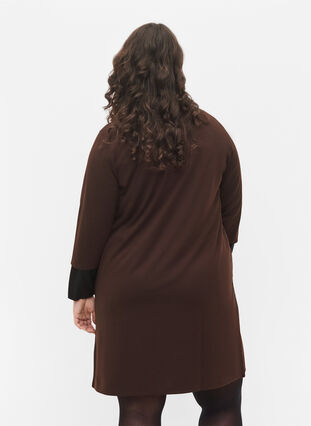 Plain dress with v neck and 3/4 sleeves - Brown - Sz. 40-64 - Zizzifashion Plain dress with v neck and 3/4 sleeves - Brown - Sz. 40-64 - Zizzifashion