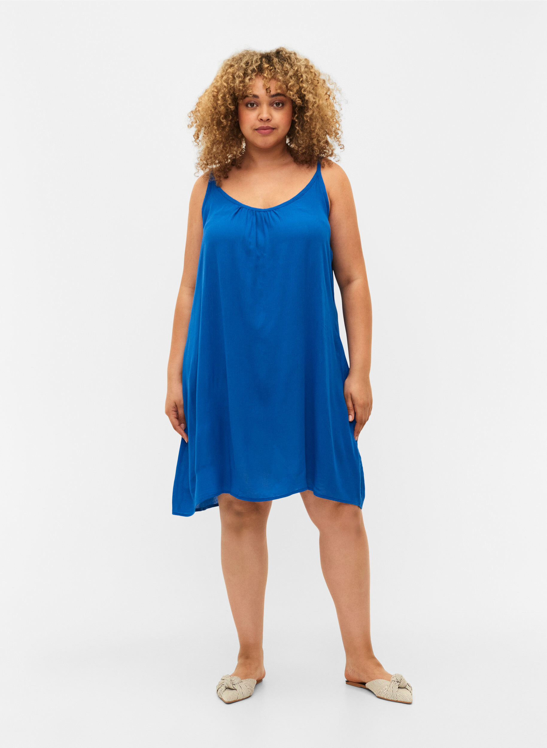 Zizzifashion Solid colour strap dress in viscose, Blue, Model image number 1