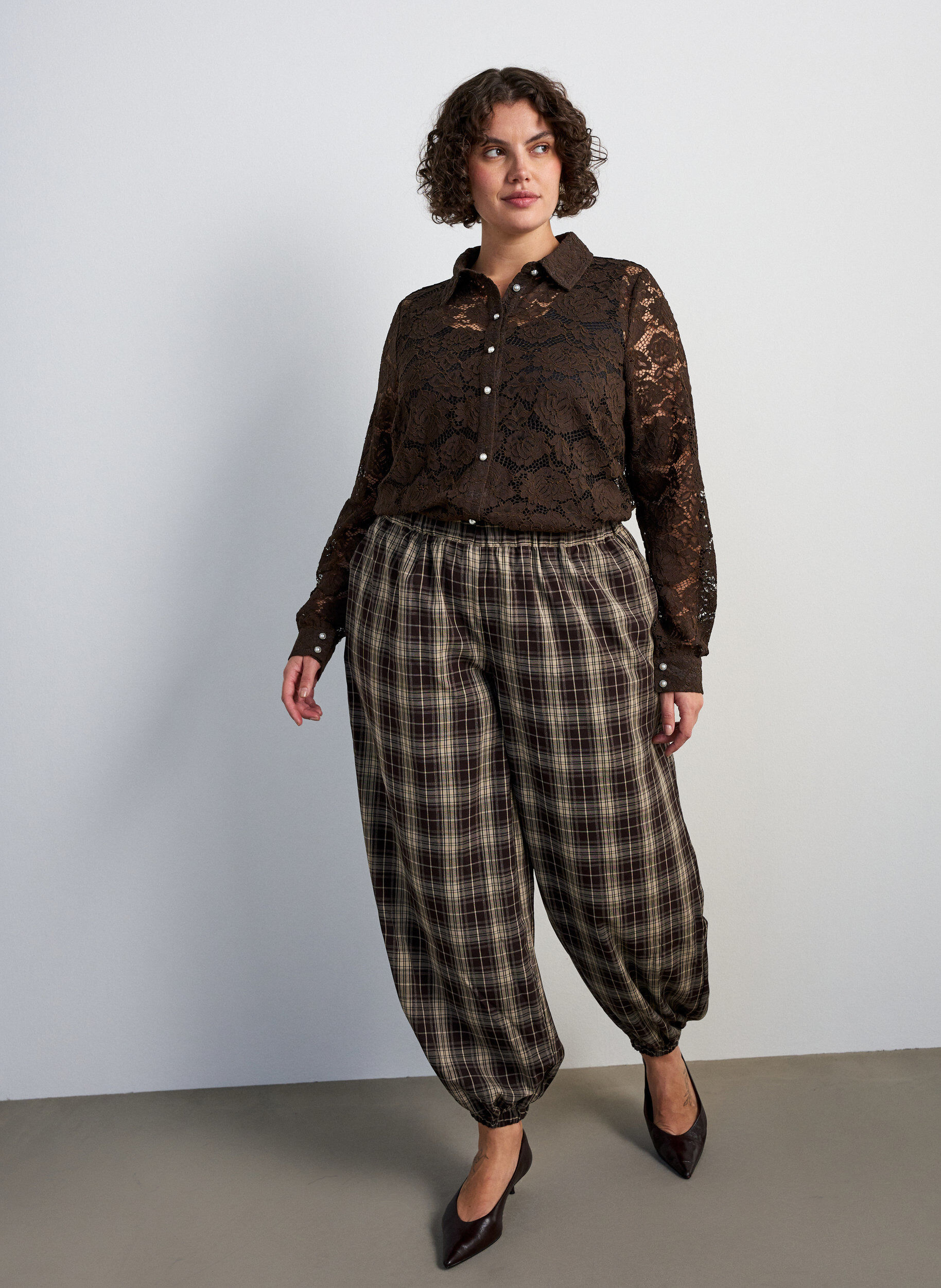 ZizzifashionLace shirt with pearl buttons, Brown, Model image number 1
