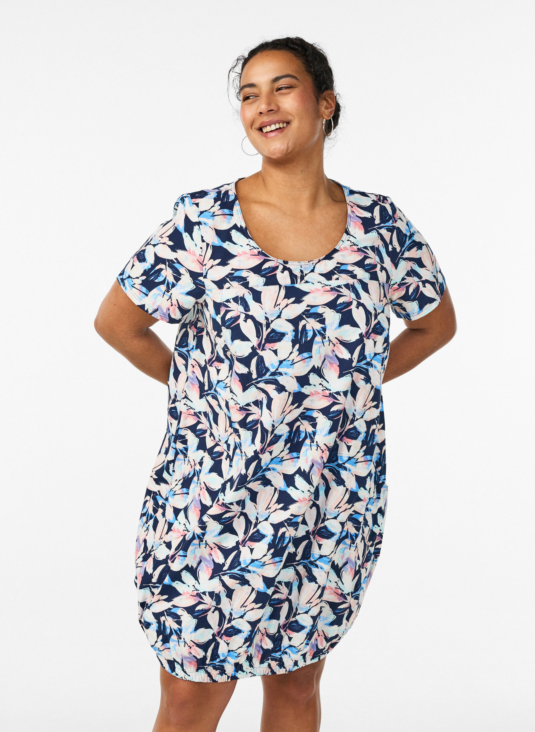 Short-sleeved cotton dress with print, Blue, Model