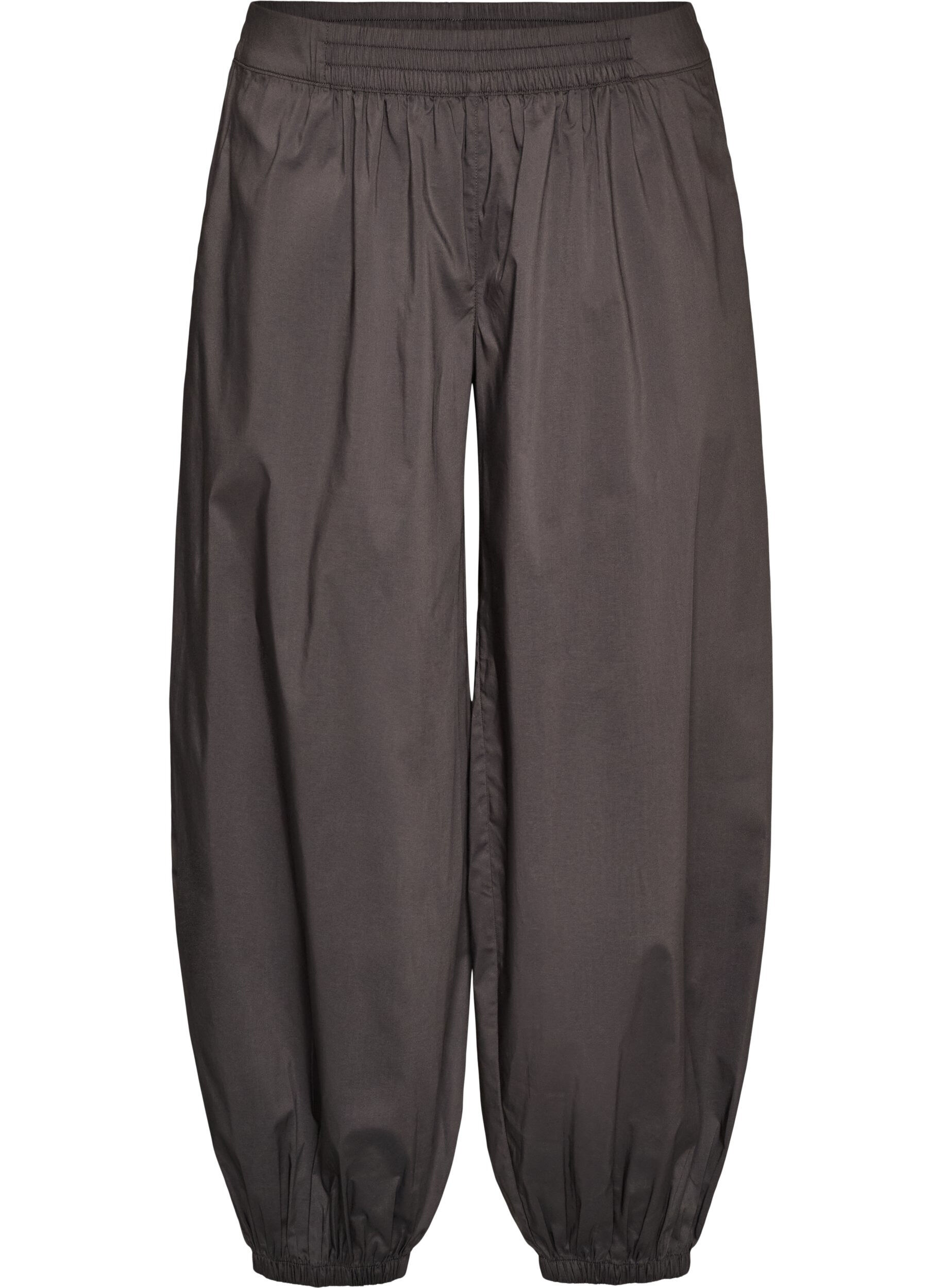 Balloon trousers with pockets and an elasticated waistband