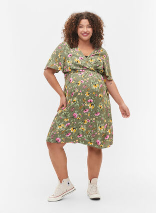 Pregnancy dress in viscose with wrap, Green Flower Print, Model image number 2