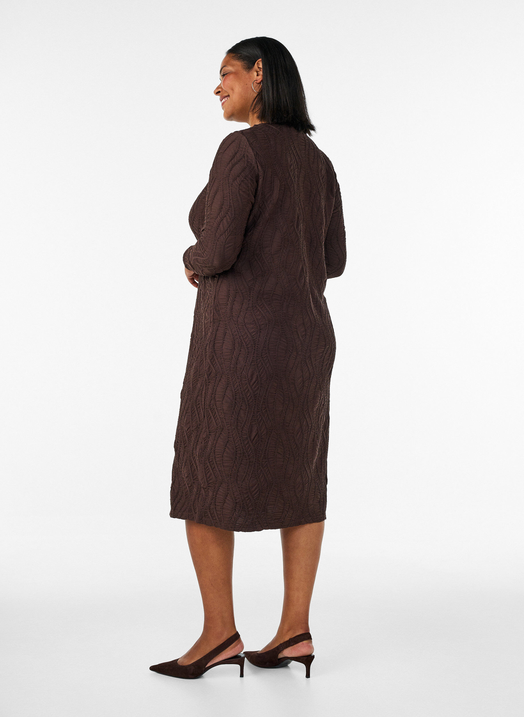 ZizzifashionMidi dress with a wavy texture and long sleeves, Brown, Model image number 1