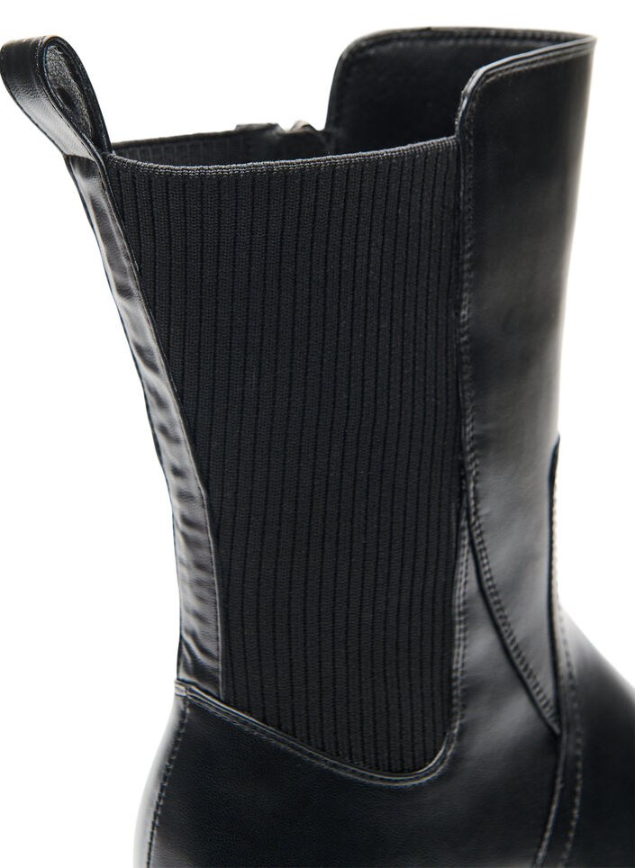 Chelsea boot with a chunky sole and ribbed panels, Black, Packshot image number 2