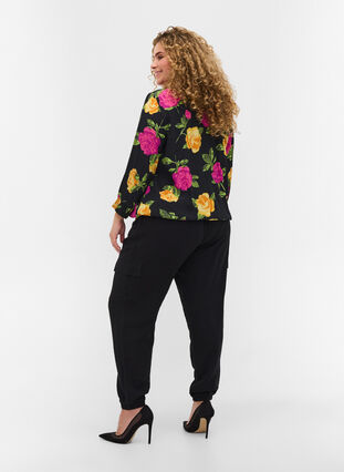 Loose viscose trousers with large pockets, Black, Model image number 1