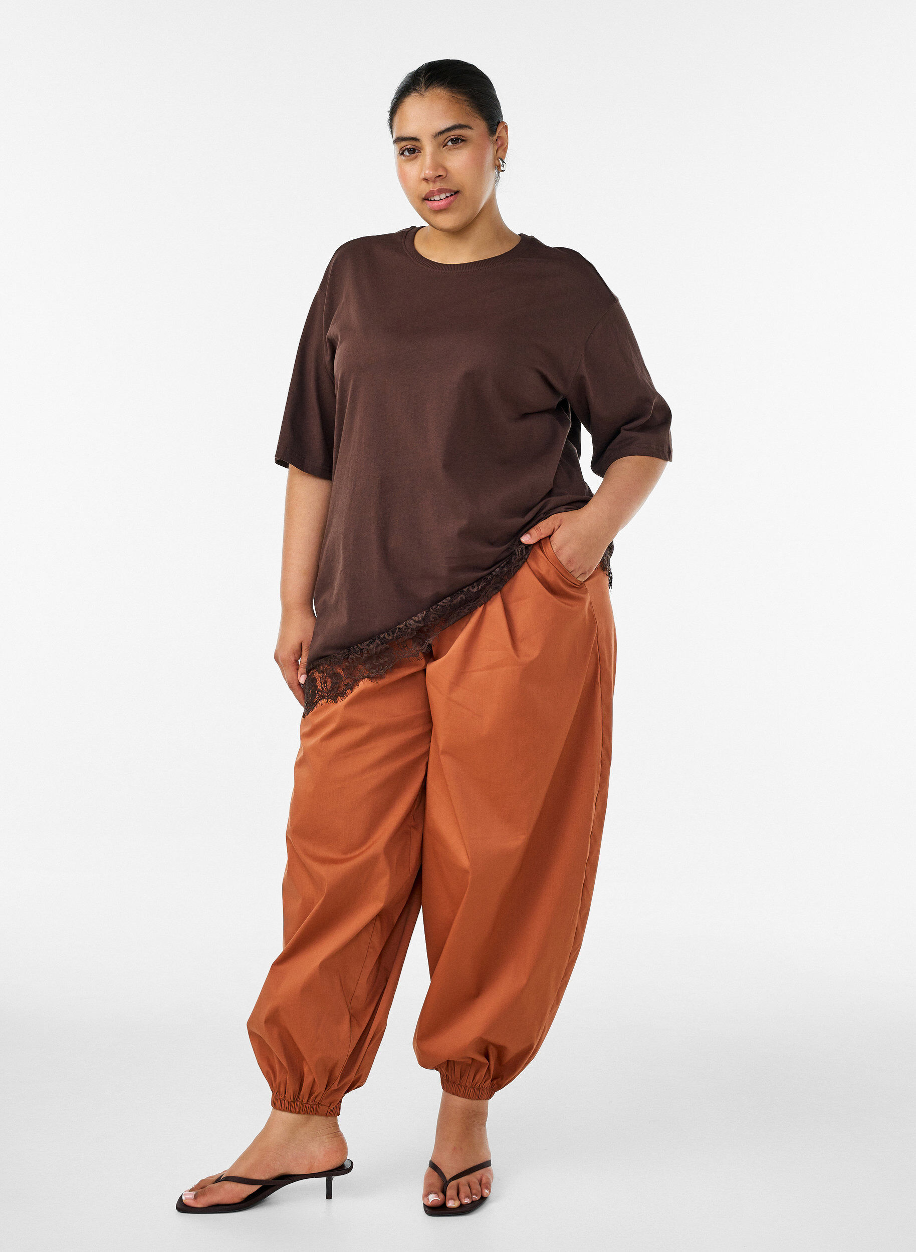ZizzifashionT-shirt with asymmetric lace hem, Brown, Model image number 1