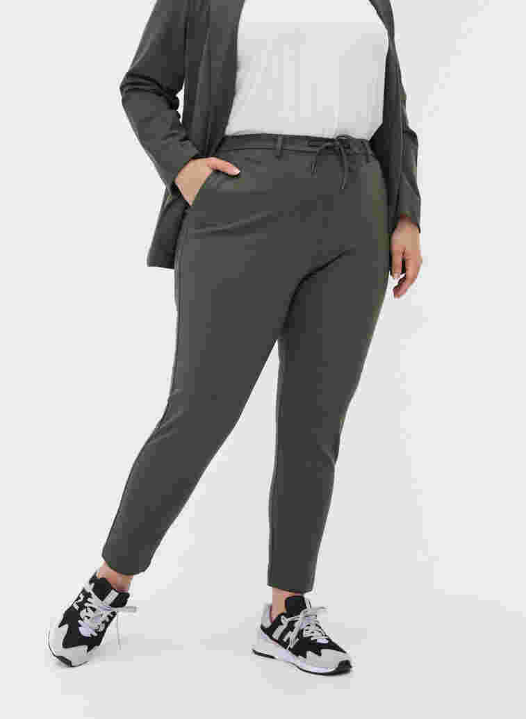 Cropped trousers with pockets, Thyme, Model image number 2