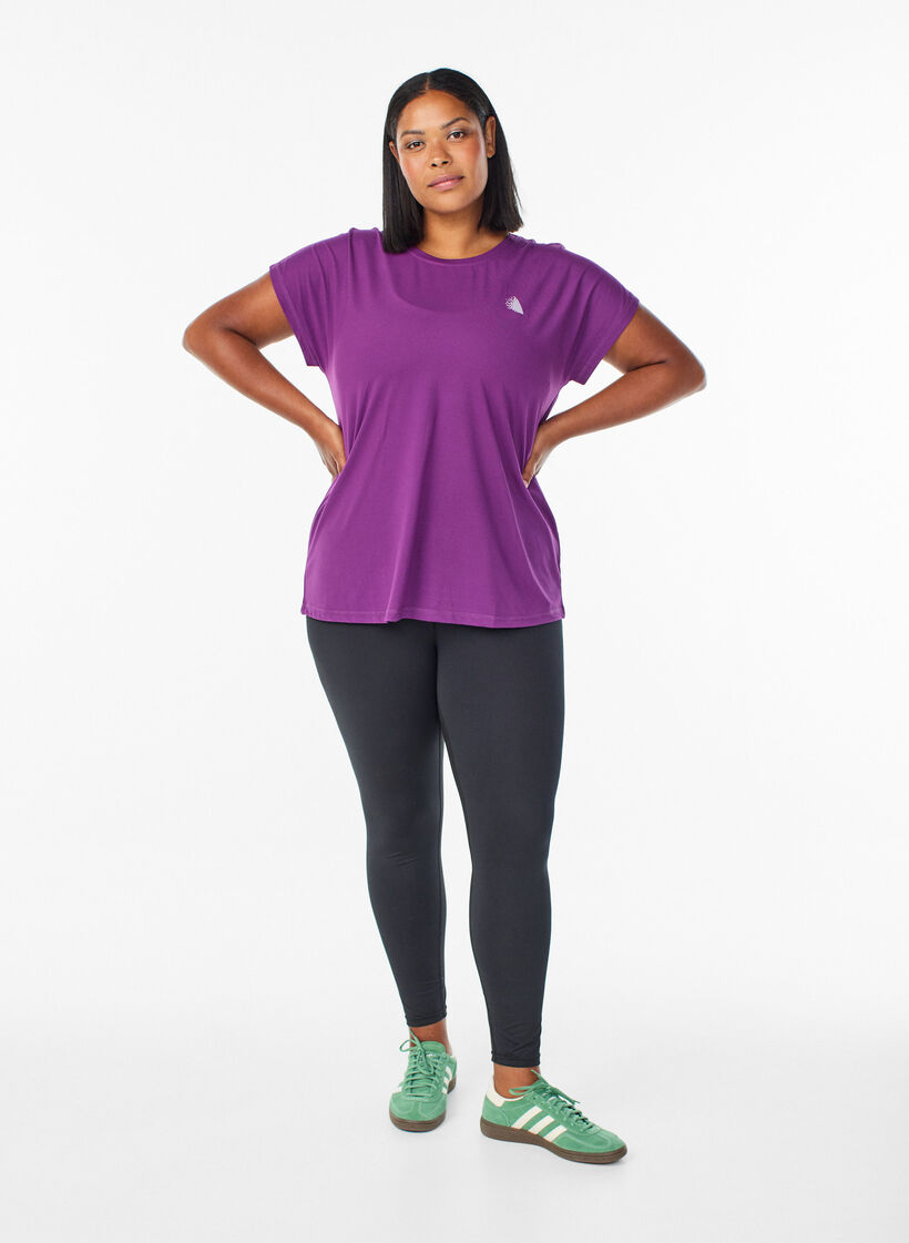 Solid-coloured training T-shirt, Purple, Model image number 1