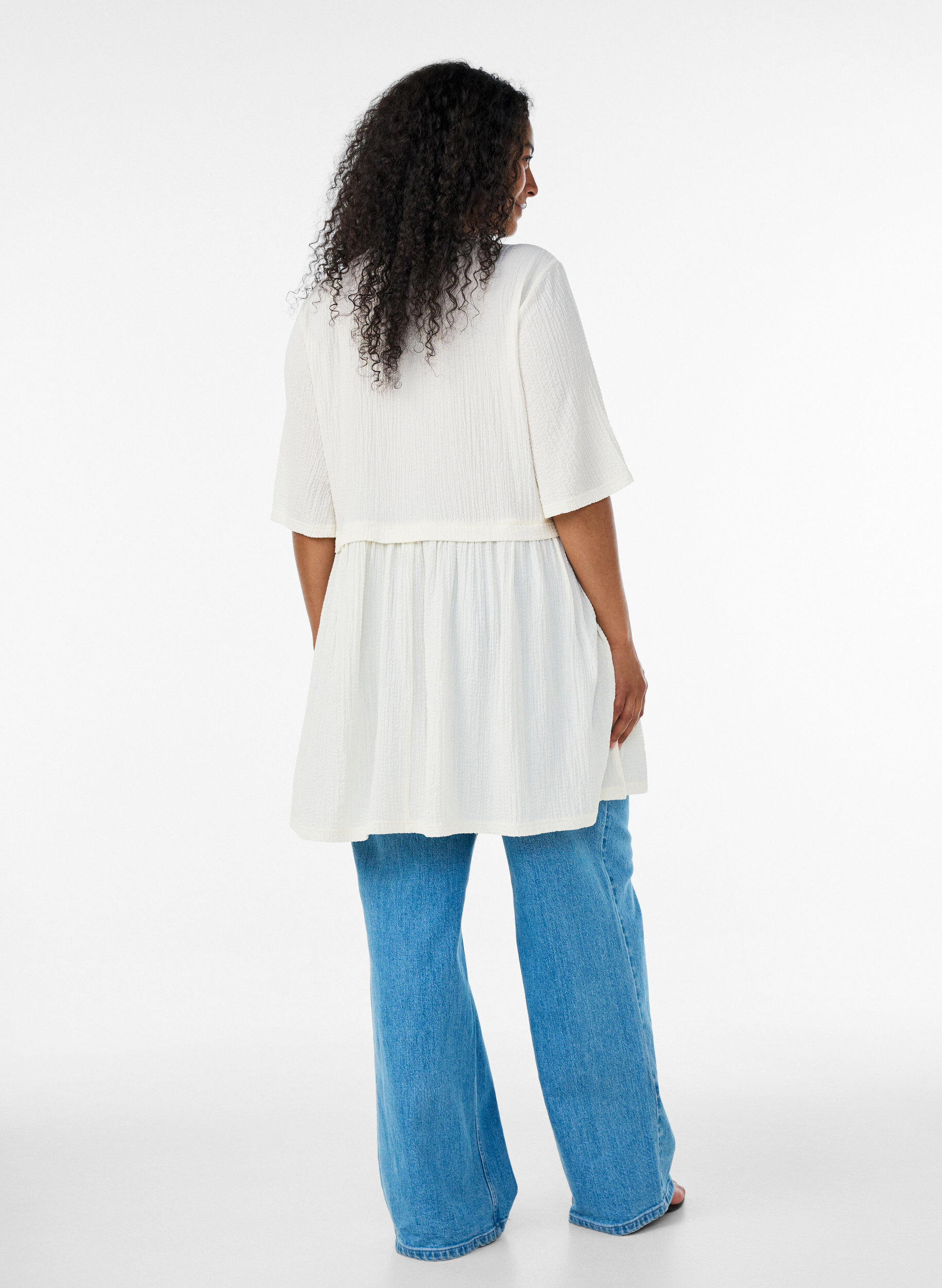 ZizzifashionTunic with crinkled texture and 1/2 sleeves, Vanilla, Model image number 2