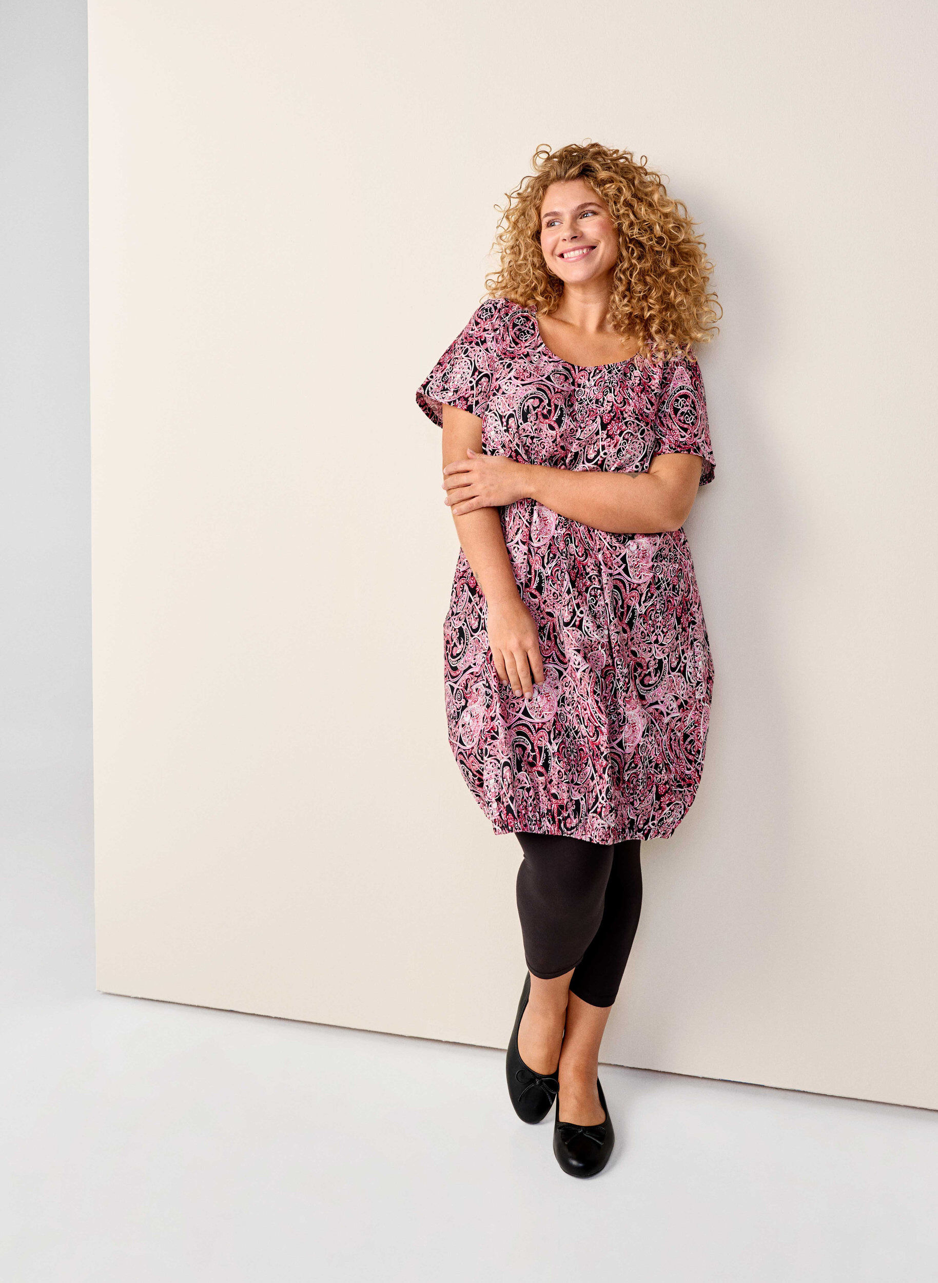 Short-sleeved cotton dress with print