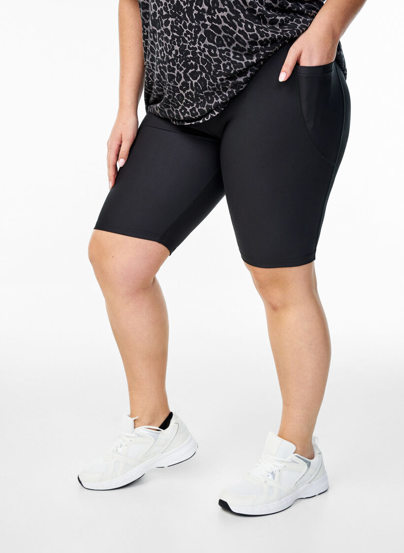 Fitted shorts with side pockets, Black, Model image number 0