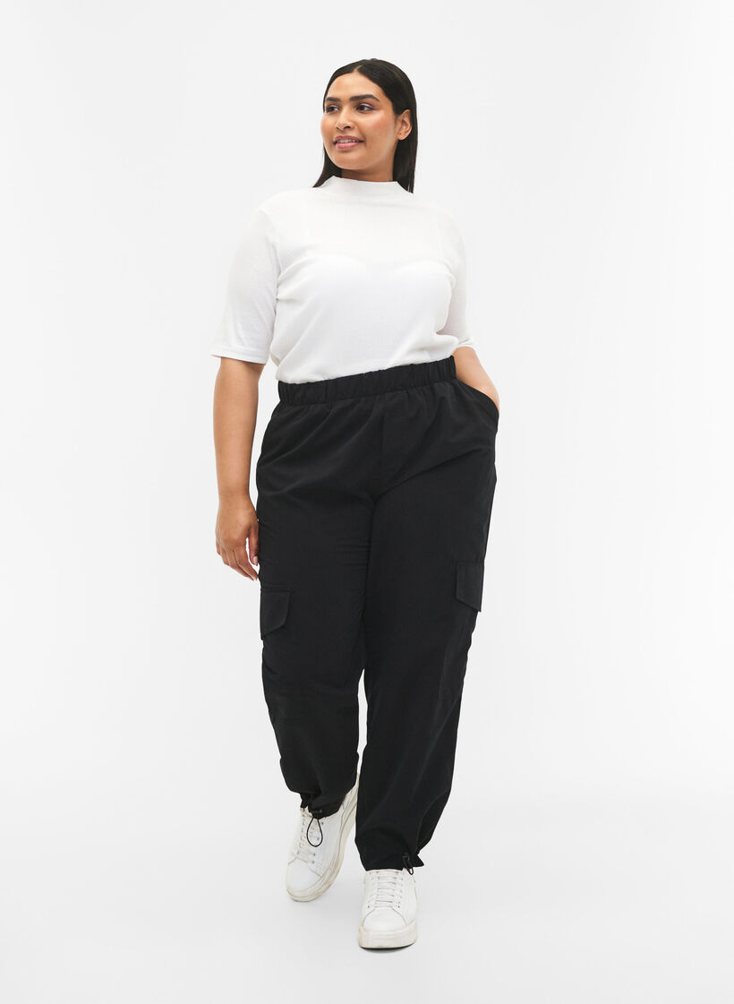 Cropped cargo pants with adjustable elastic, Black, Model image number 0
