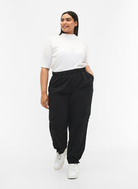 Cropped cargo pants with adjustable elastic, Black, Model