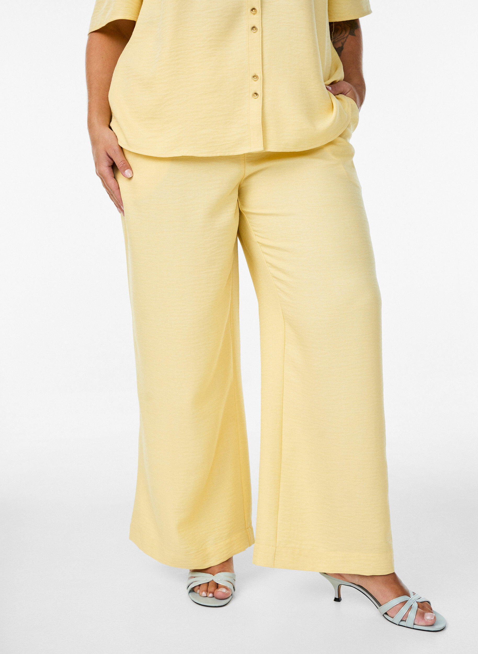 ZizzifashionLoose trousers with elasticated waistband and pockets, Yellow, Model image number 2