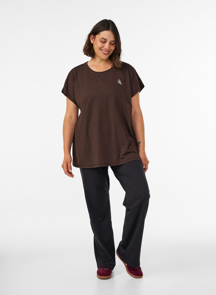Solid-coloured training T-shirt, Brown, Model image number 1