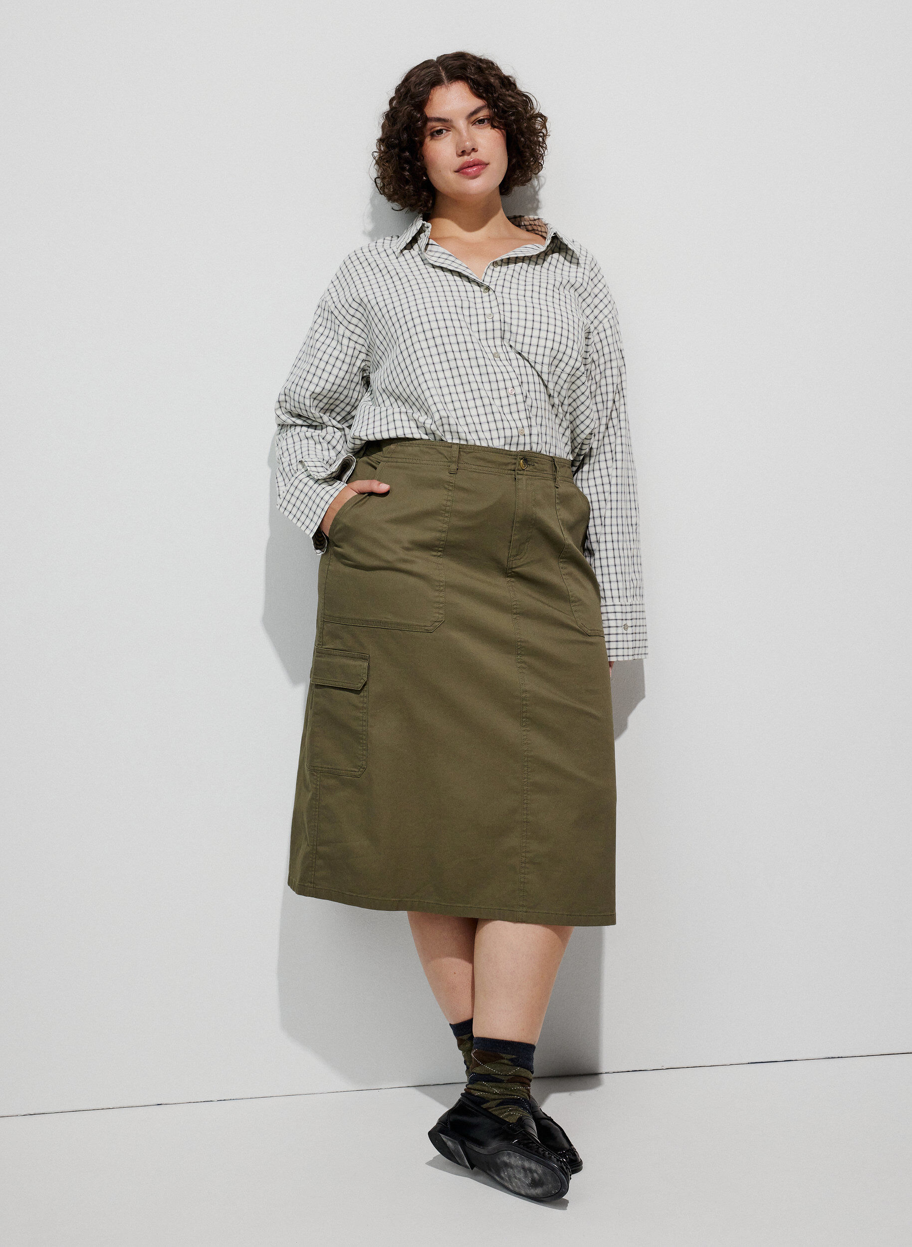 ZizzifashionCotton cargo skirt with a back slit, Green, Model image number 1