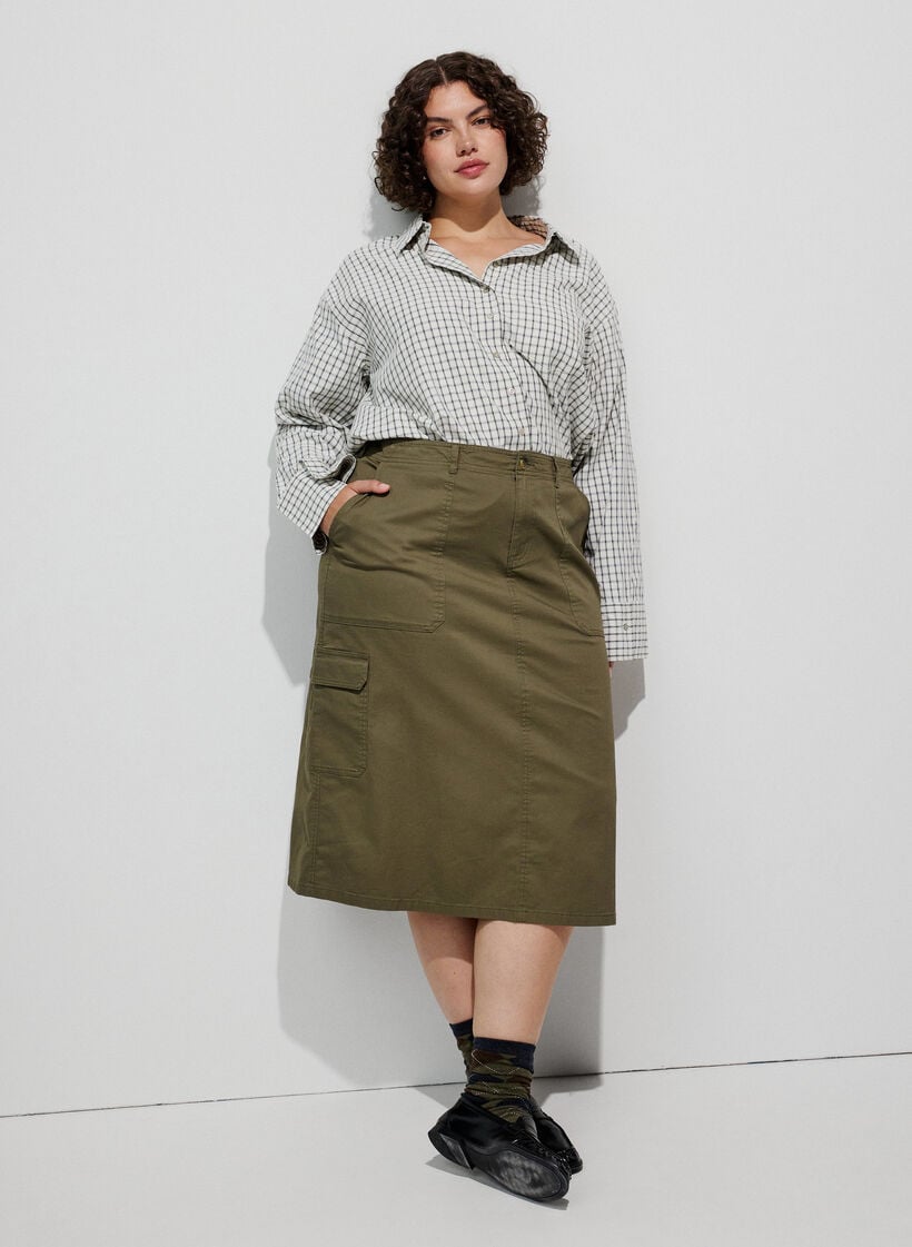 Cotton cargo skirt with a back slit, Green, Model image number 1
