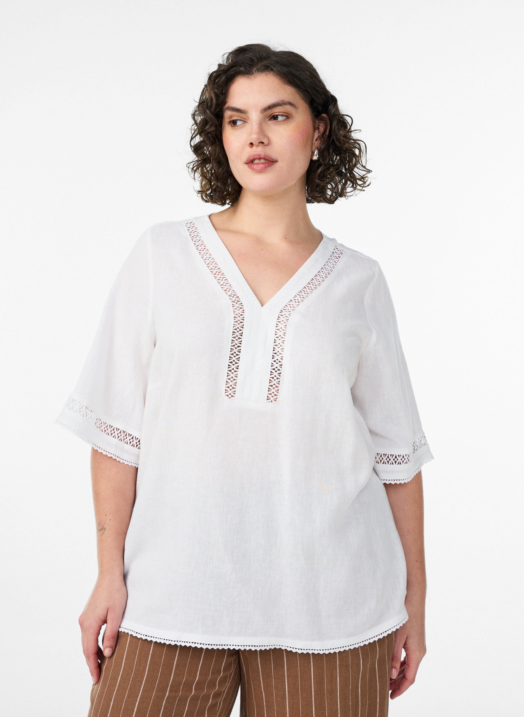 Blouse in linen and viscose with crochet details, White, Model