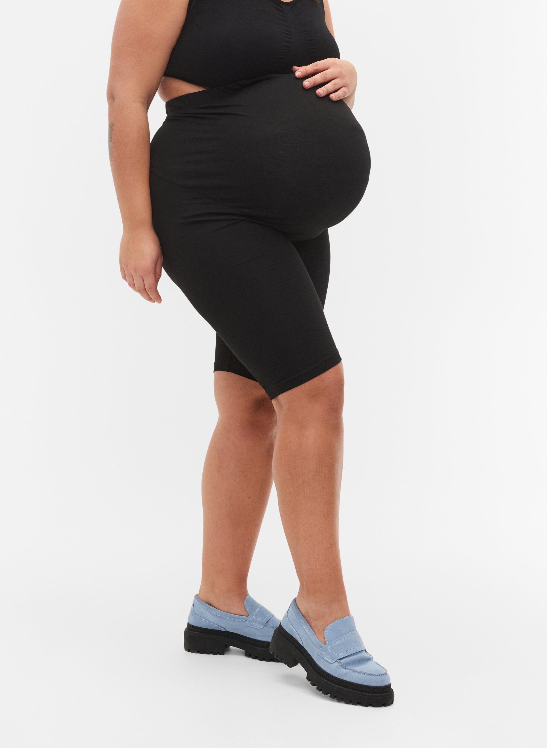 Zizzifashion Cotton tight-fitting maternity shorts, Black, Model image number 3