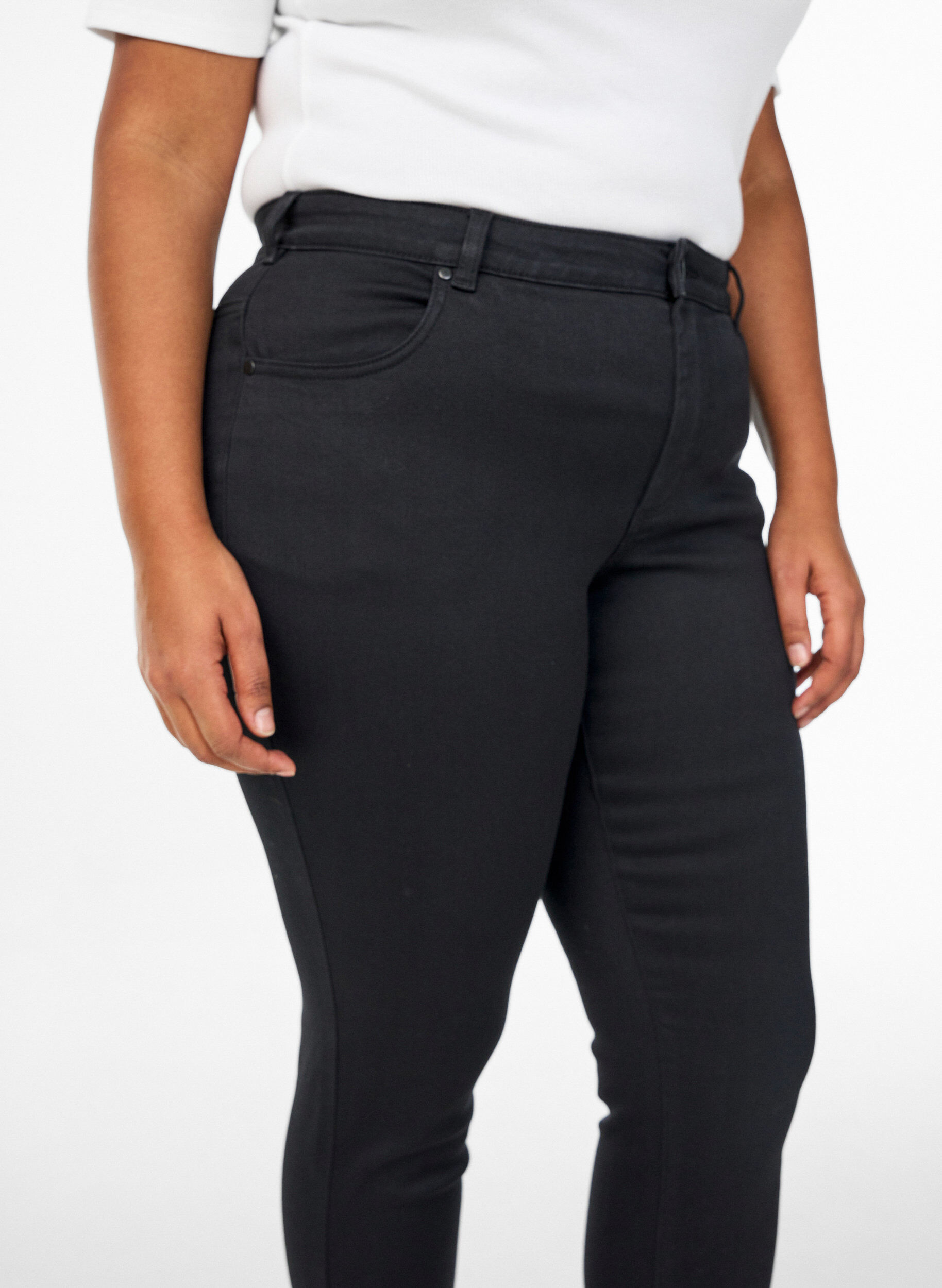 ZizzifashionSlim fit Emily jeans with normal waist, Black, Model image number 2