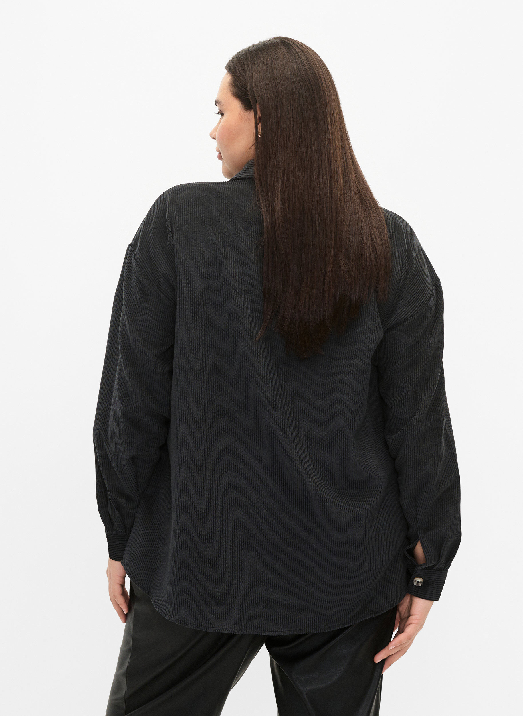 Zizzifashion Long sleeve velvet shirt with chest pockets, Black, Model image number 1