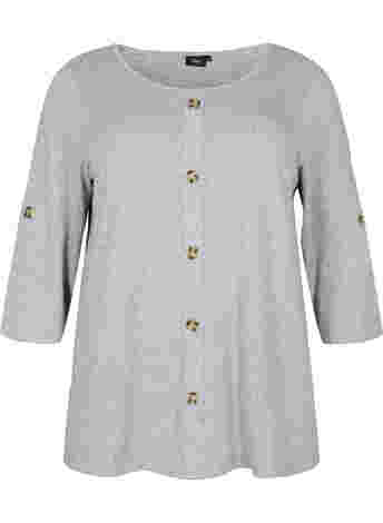 Blouse with buttons and 3/4 sleeves