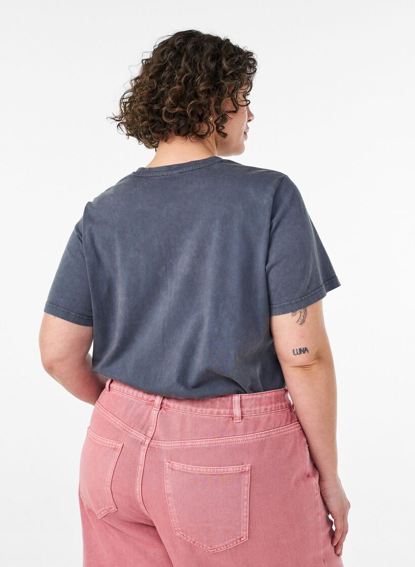 Cotton T-shirt with front print and a washed look, Grey, Model image number 2