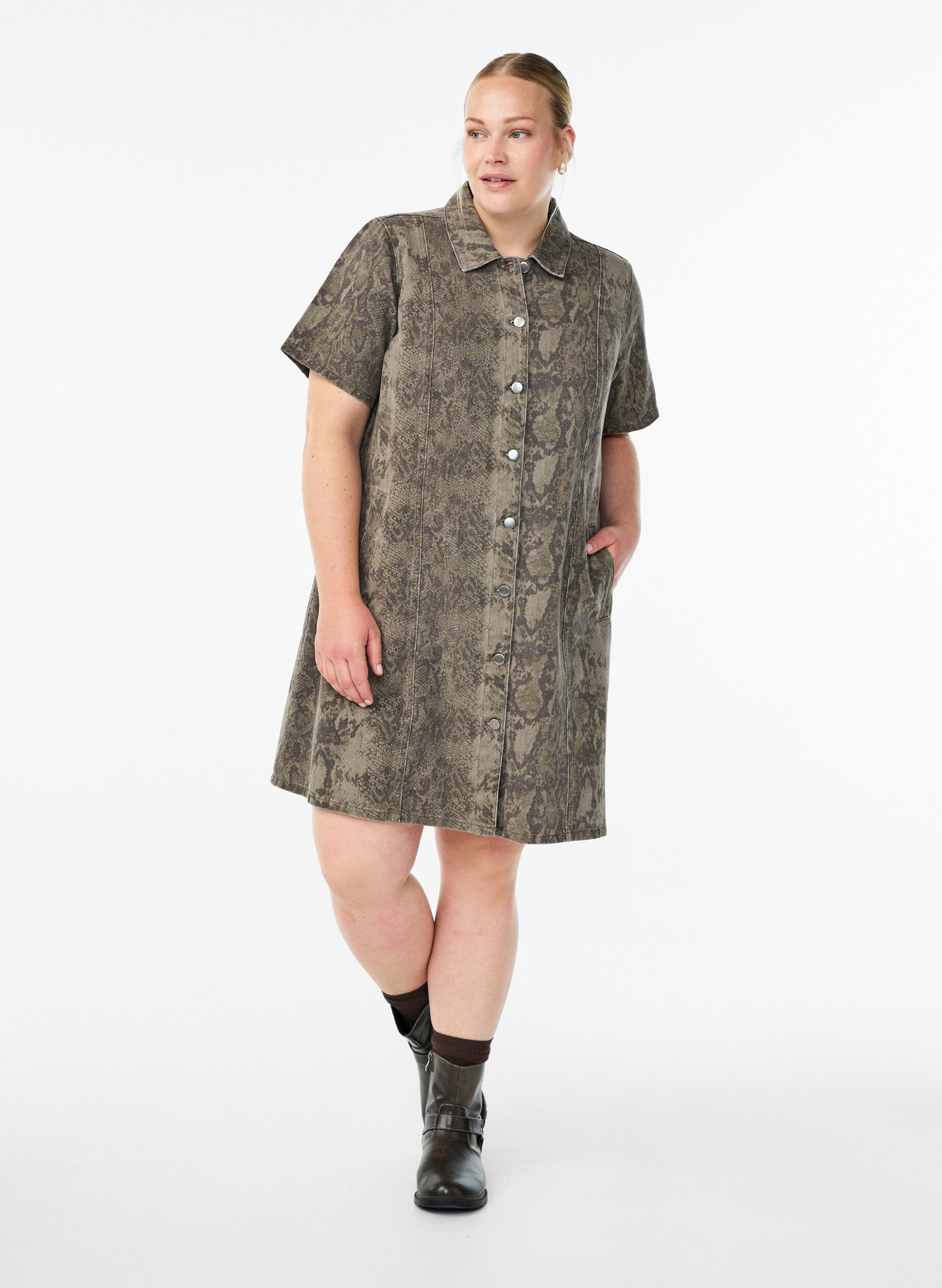 Short denim shirt dress with snake print, Brown, Model