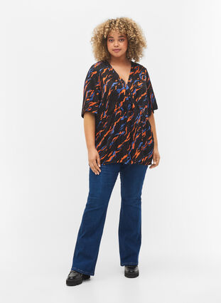 Short-sleeved viscose blouse with print, Black Tiger AOP, Model image number 2